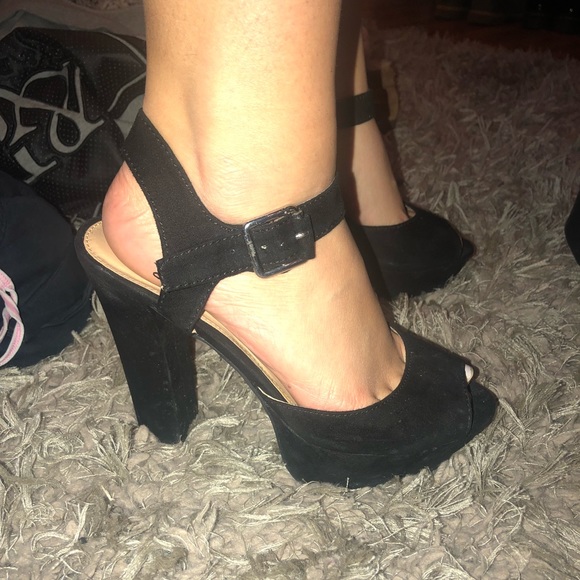 black platform heels - Picture 2 of 6